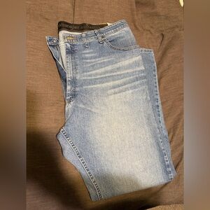 Wrangler Men's Light Blue Relaxed Jeans